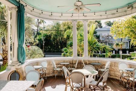 Classic King With Balcony At Curry Mansion Key West Kültér fotó